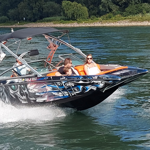 Powerboot fahren